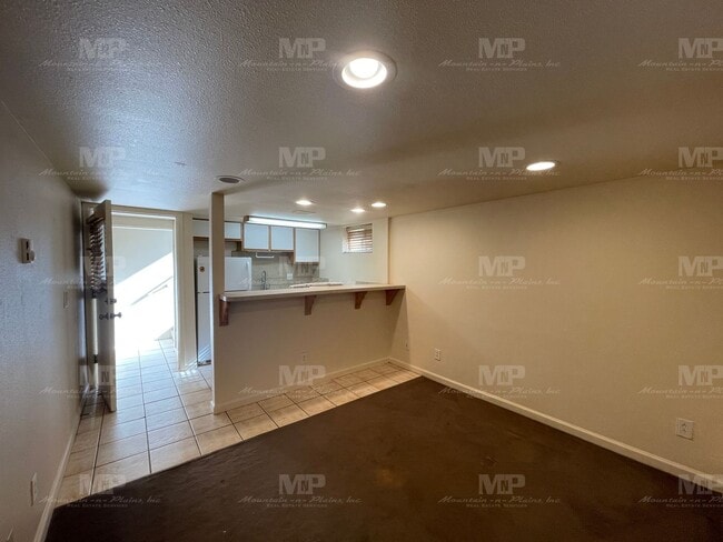 Building Photo - 511 1/2 S Grant Ave