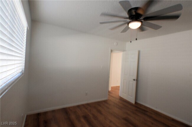Building Photo - 2608 E Mesquite Ave