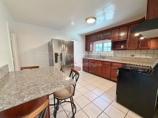 Building Photo - 2407 Fernleaf St
