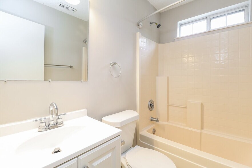 Building Photo - 8703 Bodkin Ct