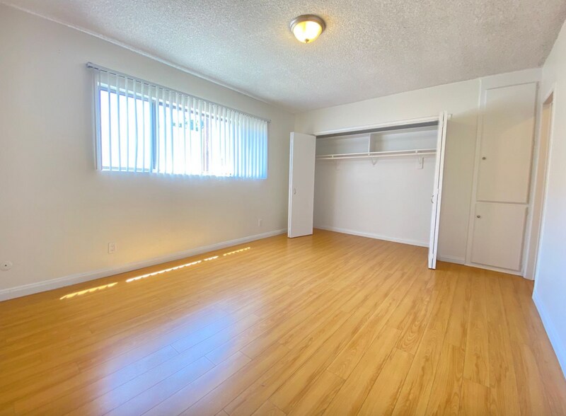 Building Photo - 319 S Clark Dr