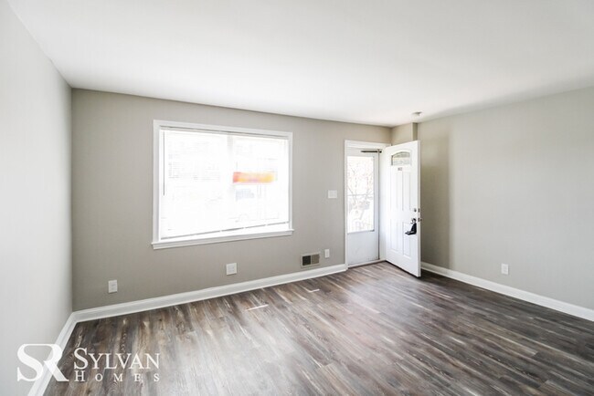 Building Photo - Nice 4BR 1.5BA Brick Home