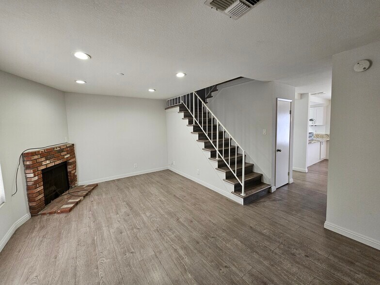 Building Photo - 1417 S Marguerita Ave
