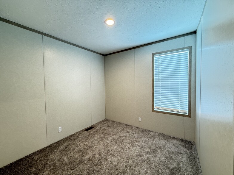 Building Photo - 29778 W Essex Ct