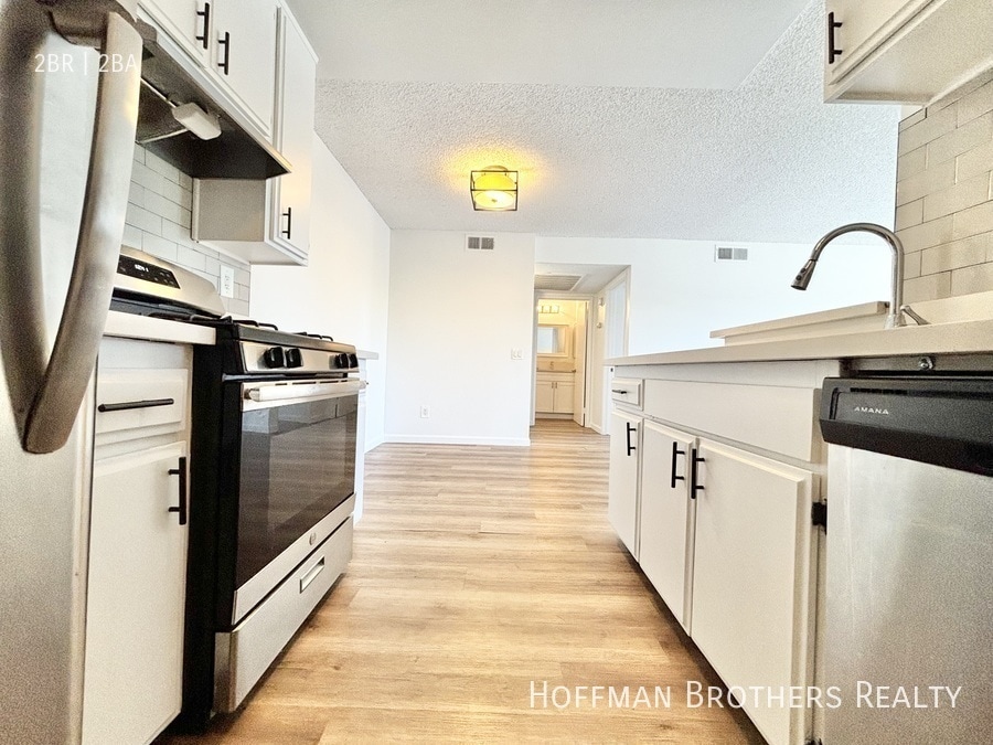 Building Photo - 11817 Victory Blvd