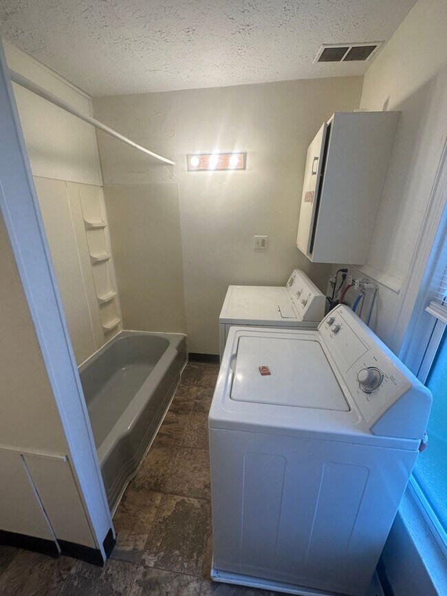 Building Photo - sce633