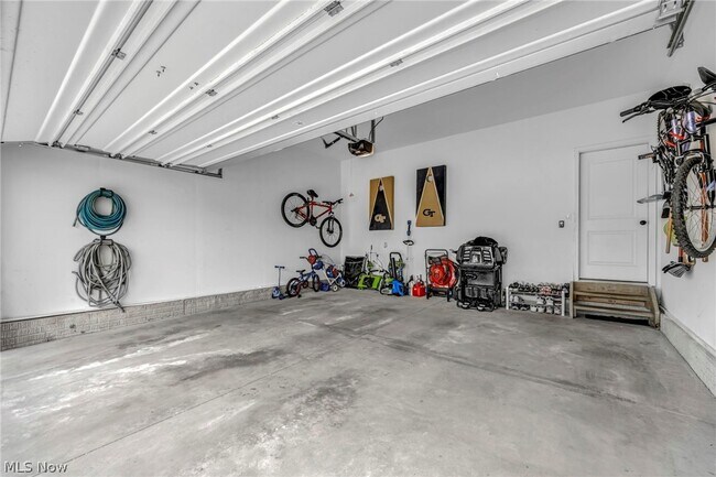 Building Photo - 704 Maple Hollow Ct