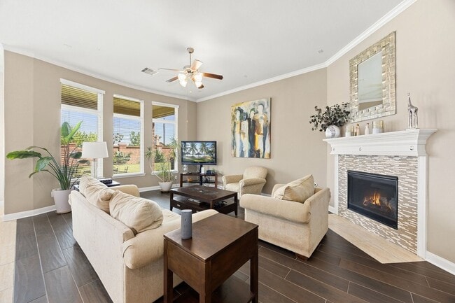 Building Photo - 25819 Oakwood Knoll Dr