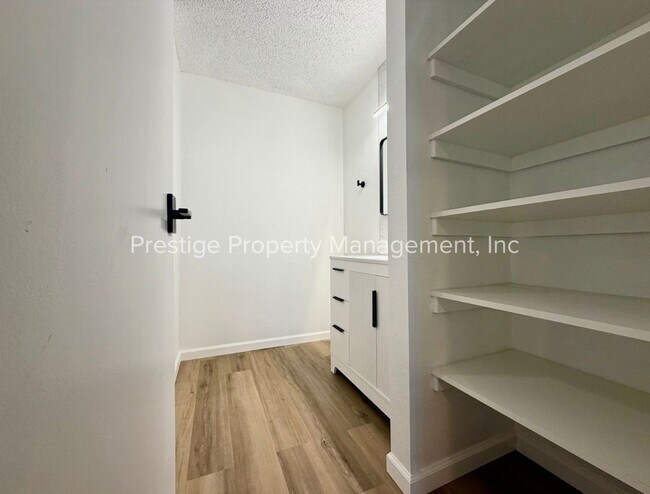 Building Photo - 6331 N Barcelona Ct
