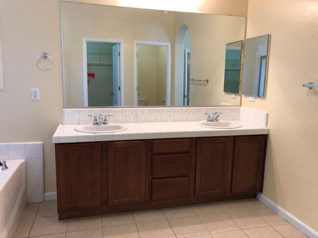 Building Photo - 4437 W Pinsapo Dr