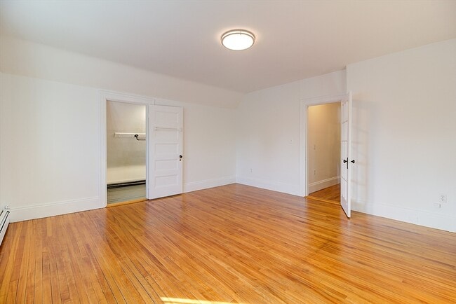 Building Photo - 430 N Main St