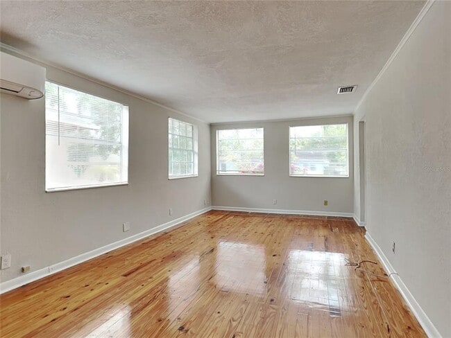 Building Photo - 2113 W North B St