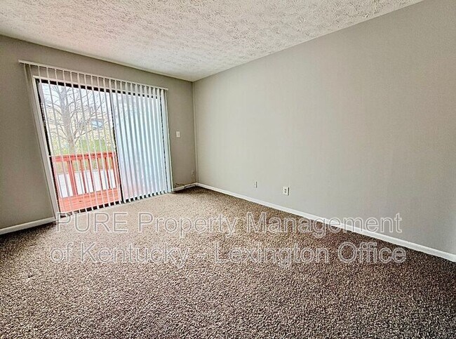 Building Photo - 3772 Camelot Dr