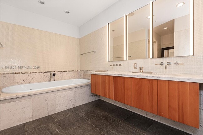 Building Photo - 6101 Aqua Ave