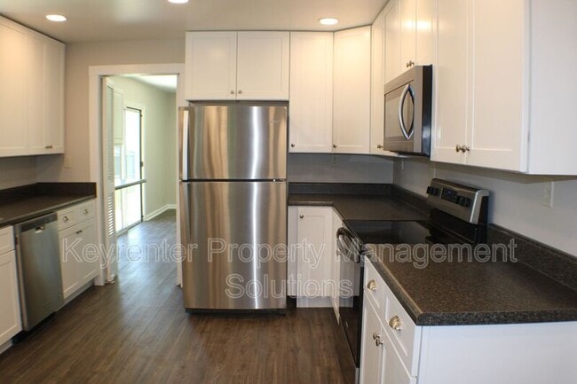 Building Photo - 509 5th St