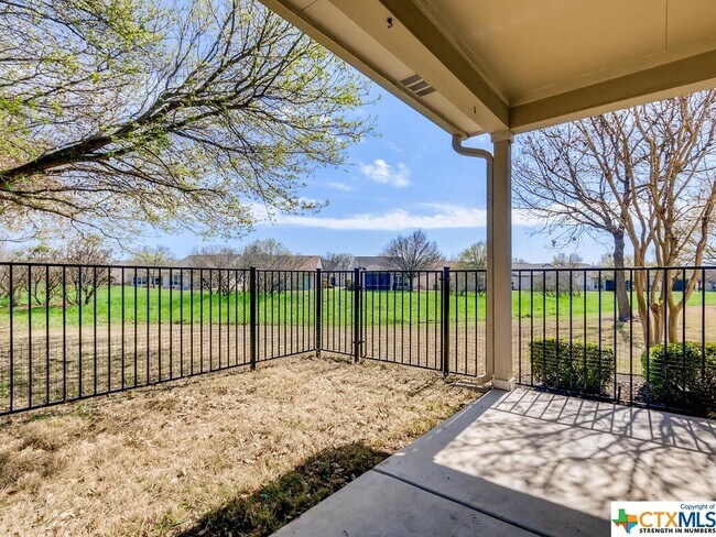 Building Photo - 303 Bonham Loop