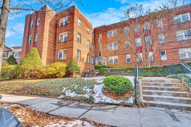 Building Photo - Charming 1-bedroom co-op unit