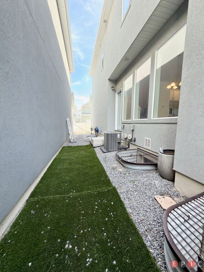 Building Photo - 4430 W 2550 N