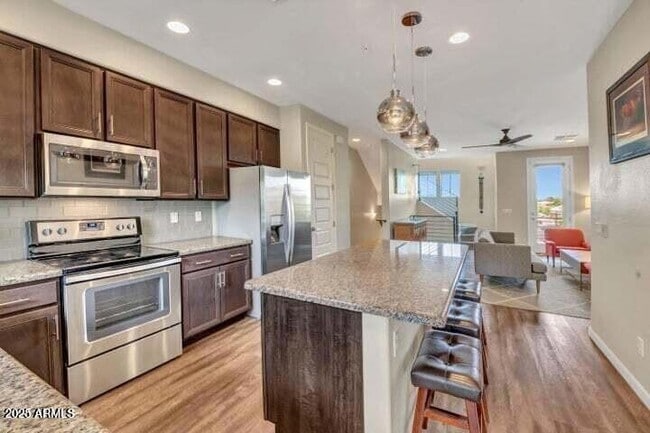 Building Photo - 2090 S Dorsey Ln