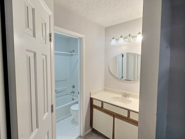 Building Photo - 3803 Chimney Ridge Pl