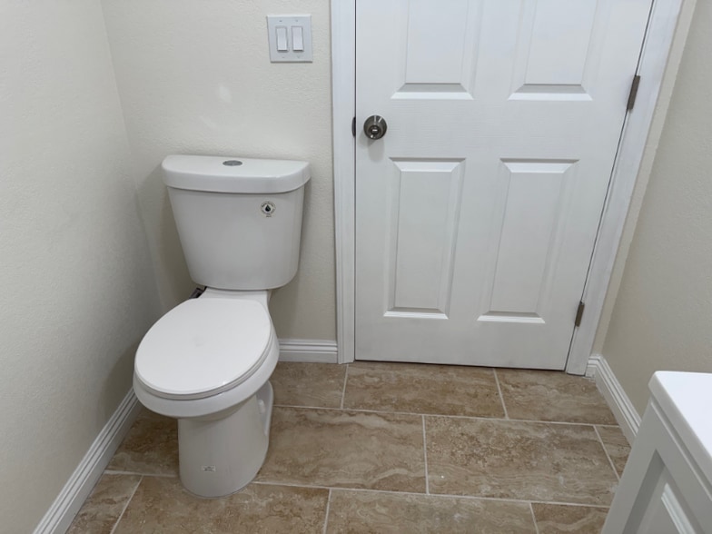 Building Photo - 16645 Valencia Ave