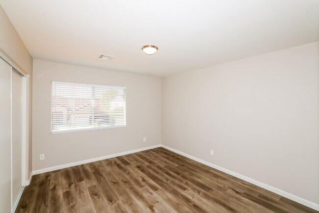 Building Photo - 12839 N 57th Ave