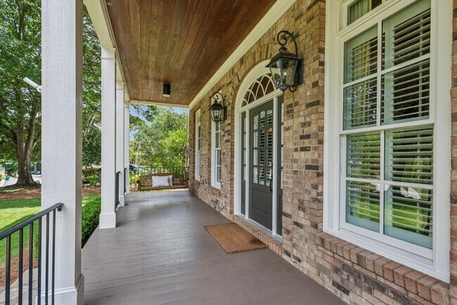 Building Photo - 1363 Sylvan Cir NE