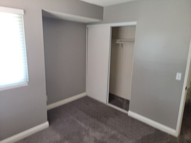 Building Photo - Fontana Two Story