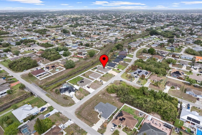 Building Photo - 681 SW Millard Dr