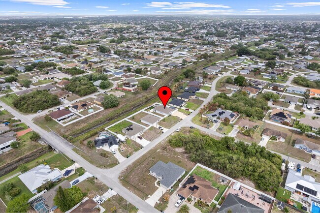 Building Photo - 681 SW Millard Dr