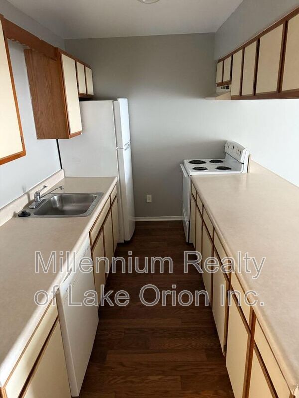 Building Photo - 25 Louck St