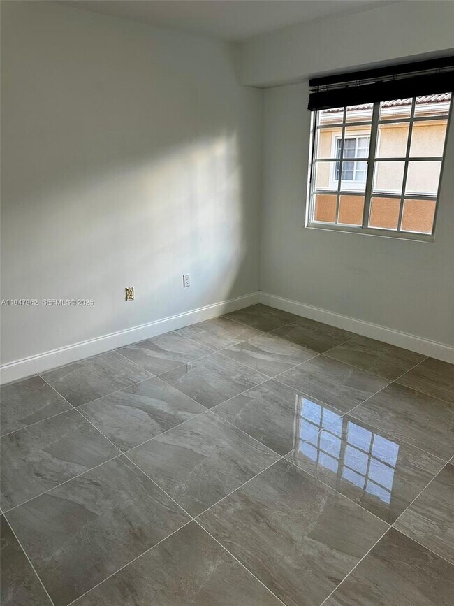 Building Photo - 2941 NE 185th St