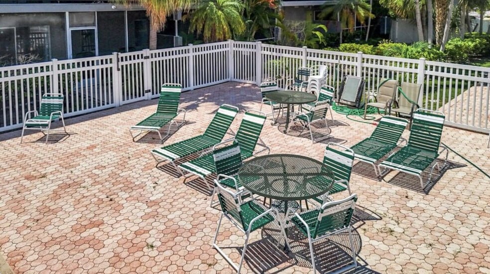 Building Photo - 1401 SE 15th St