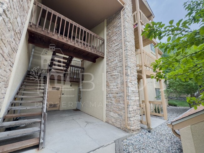 Building Photo - Beautiful 2 Bed, 2 Bath