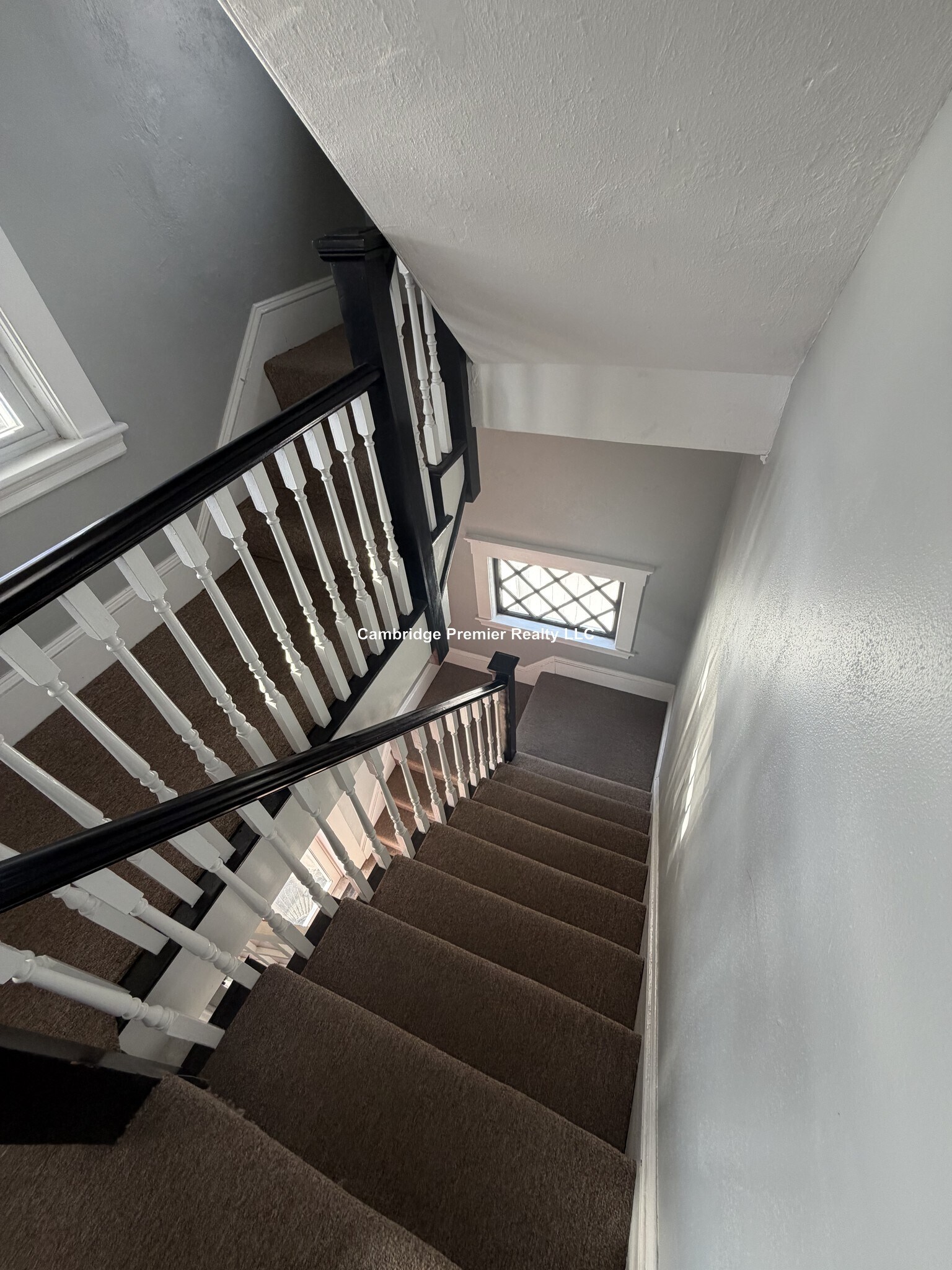 Building Photo - 538 Main St