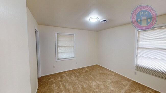 Building Photo - Charming home in NE Portland in the David ...