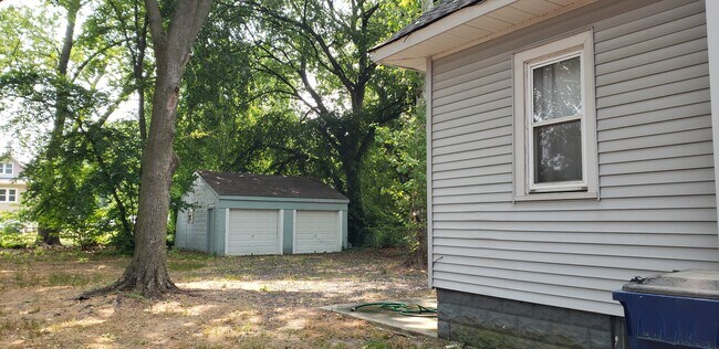 Building Photo - 107 Mansion Ave