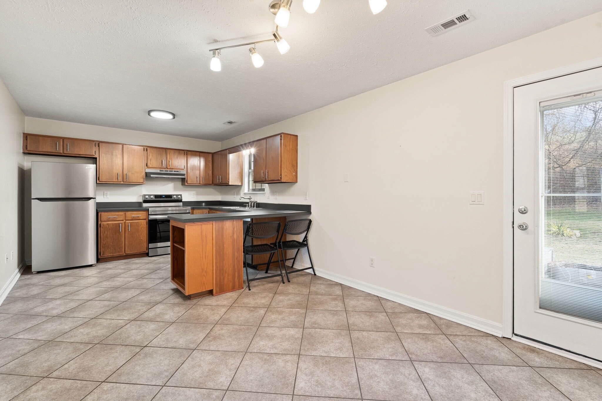 Building Photo - 1216 Whitehorse Vale Dr