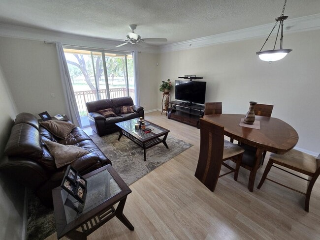 Building Photo - 2050 Alta Meadows Ln