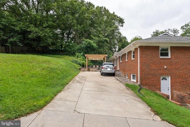 Building Photo - 7409 Aspen Ave