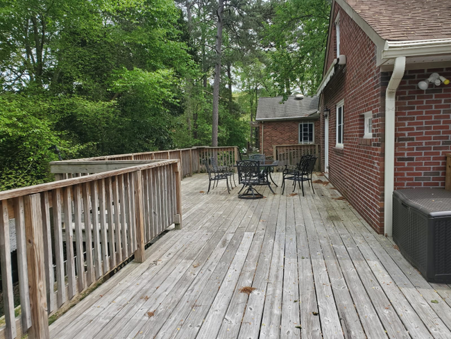 Building Photo - 1210 Riverside Dr