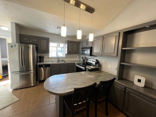 Building Photo - 110 Willow Branch Dr