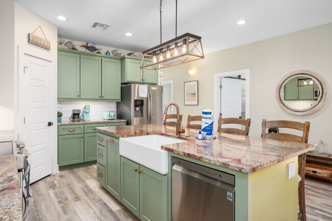 Building Photo - 456 Paradise Pointe Dr