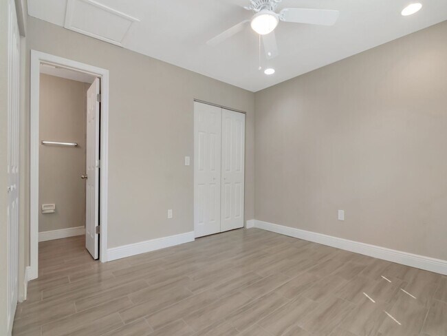 Building Photo - Voucher Ready! Newly Renovated 3-Bedroom, 2-Bath Duplex in Prime Bradenton Location!