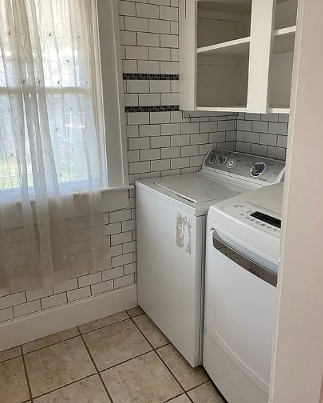 Building Photo - 860 Lancaster Ave