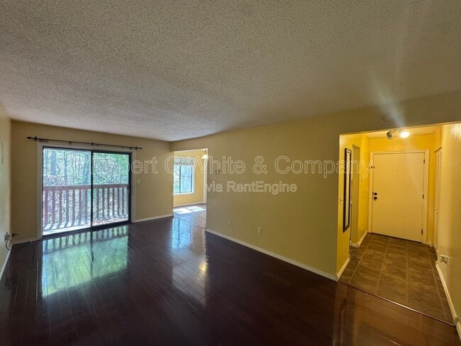 Building Photo - 95 Woodsedge Dr