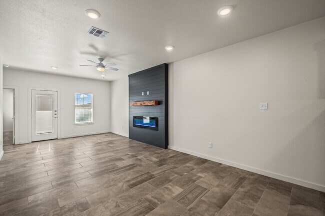 Building Photo - New Construction in Iron Horse!