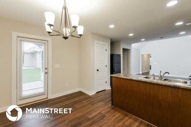 Building Photo - 865 Maple Trce