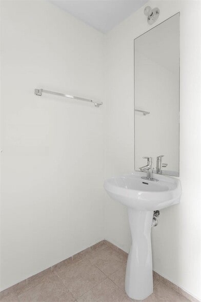 Building Photo - 60 SW 13th St