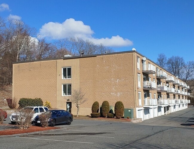 Building Photo - 18 Wrentham Rd